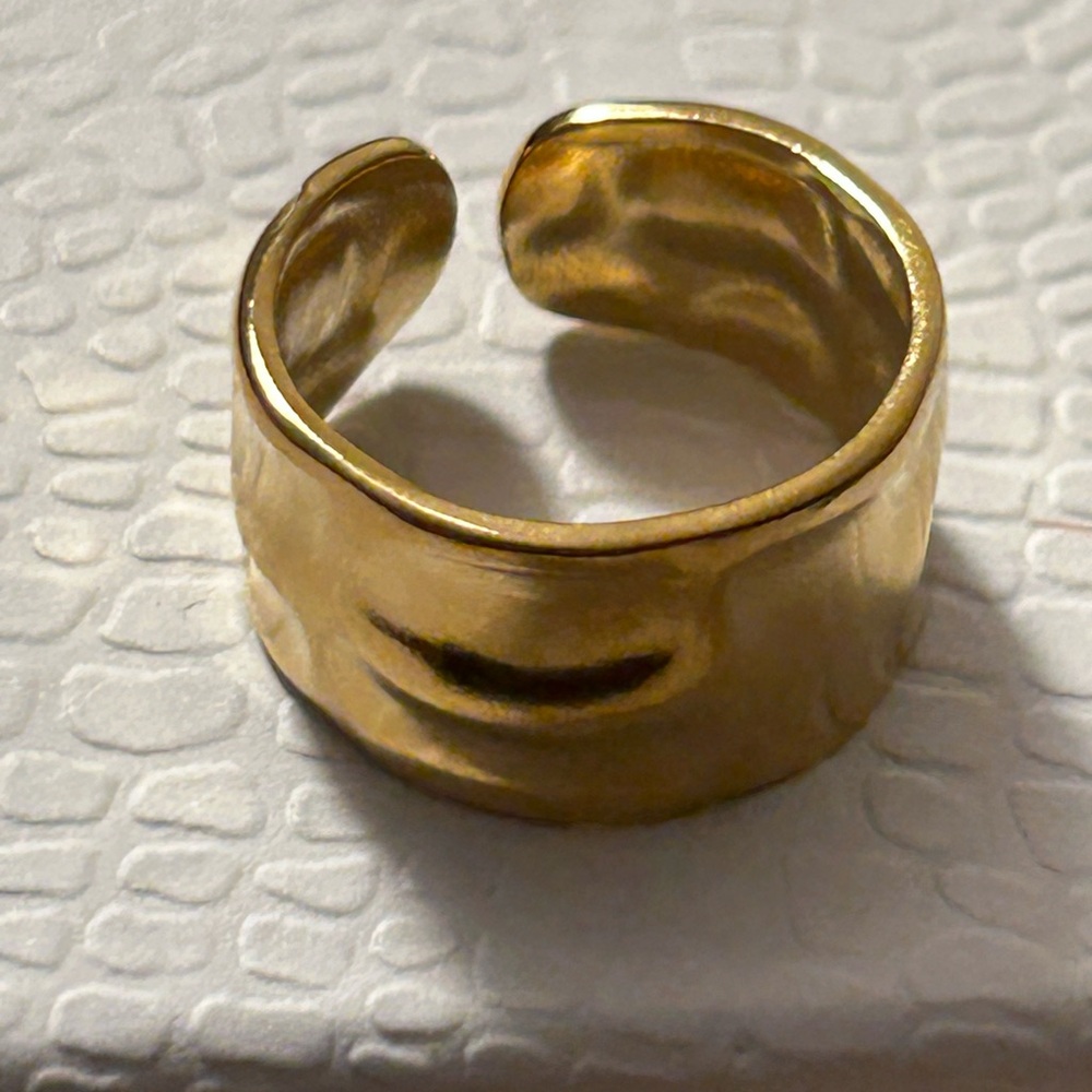 Ring - Picture 2 of 9